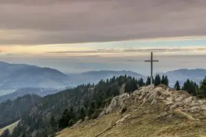 7 ways to engage teens this easter season: point them to the cross