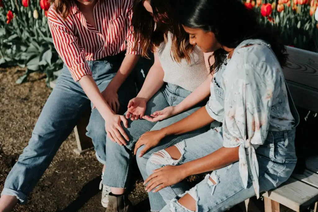 An image of 3 teen girls praying representing Dare 2 Share's for Youth Pastors about the spiritual development of their teens.